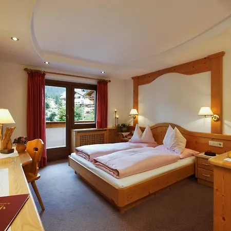 Hotel Garni Raetia 2*