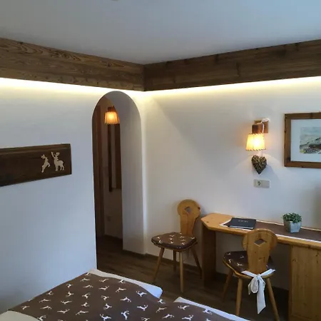 Garni Raetia Hotel 2*
